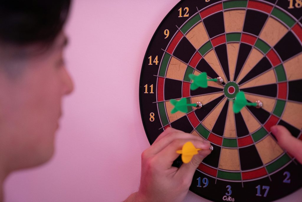 jouer au jeu de fléchette